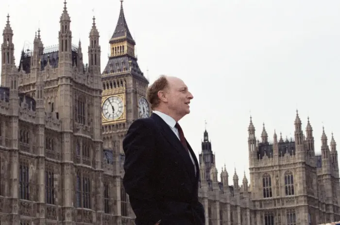 Framed Print : Neil Kinnock on the campaign trail in London. 2nd April 1992