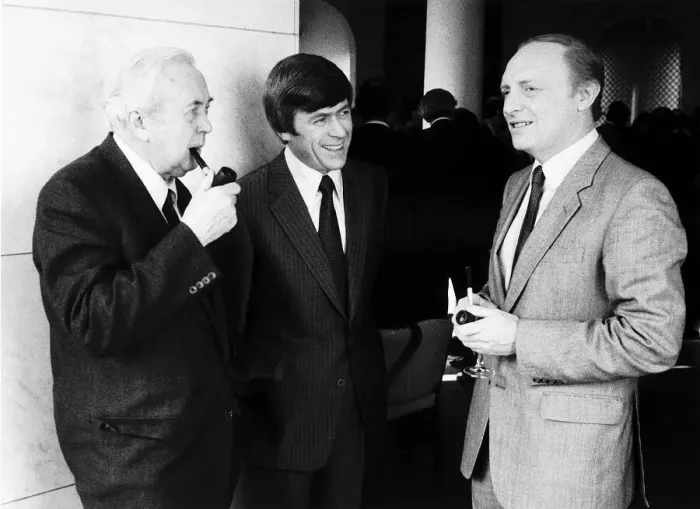 Framed Print : Neil Kinnock in the company of Harold Wilson and Mike Yarwood. Circa 1982 Framed Print : Neil Kinnock in the company of Harold Wilson and Mike Yarwood. Circa 1982