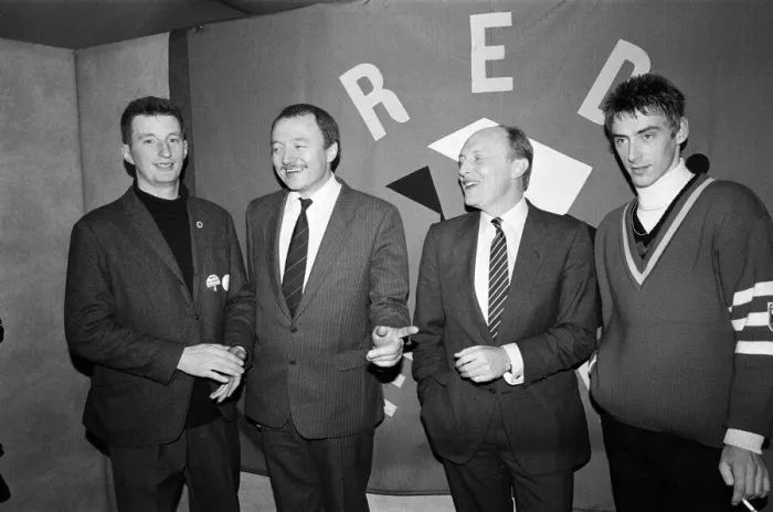 Framed Print : Neil Kinnock and Ken Livingstone with pro-Labour pop stars Billy Bragg Framed Print : Neil Kinnock and Ken Livingstone with pro-Labour pop stars Billy Bragg