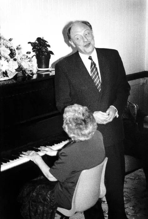 Framed Print : Neil Kinnock MP Former Labour Party Leader with Mrs Ethel Moore on piano during a visit Framed Print : Neil Kinnock MP Former Labour Party Leader with Mrs Ethel Moore on piano during a visit
