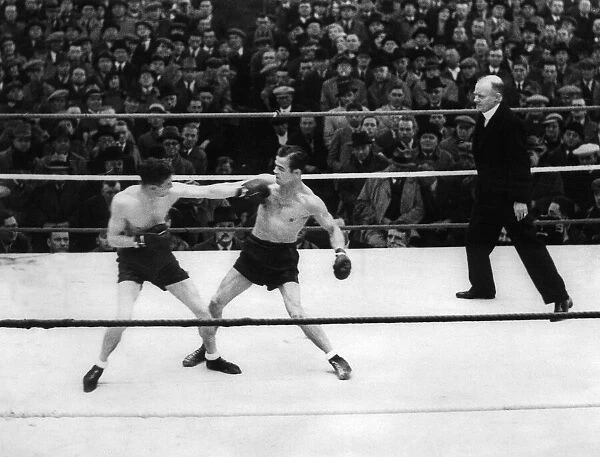 Nel Tarleton1935 in his World Feather-Weight championship fight against Freddie Miller at