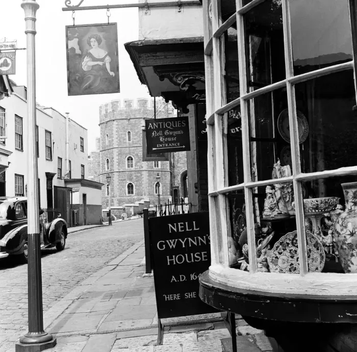 Framed Print : Nell Gwyns House on Church Street, Windsor, Berkshire. 20th May 1954 Framed Print : Nell Gwyns House on Church Street, Windsor, Berkshire. 20th May 1954
