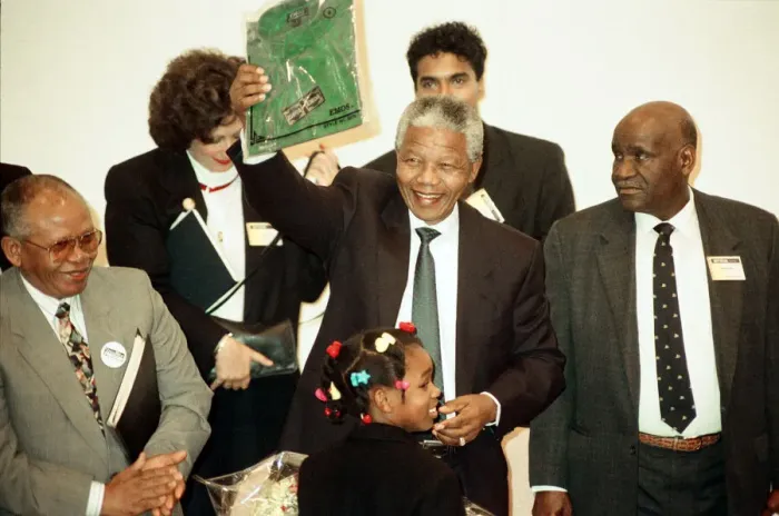 Framed Print : Nelson Mandela at the Hansdworth Leisure Centre in Handsworth, Birmingham
