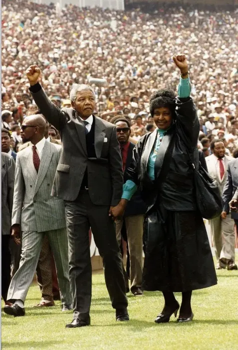Framed Print : Nelson Mandela leader of ANC released from prison 1990 salutes the crowd with his Framed Print : Nelson Mandela leader of ANC released from prison 1990 salutes the crowd with his