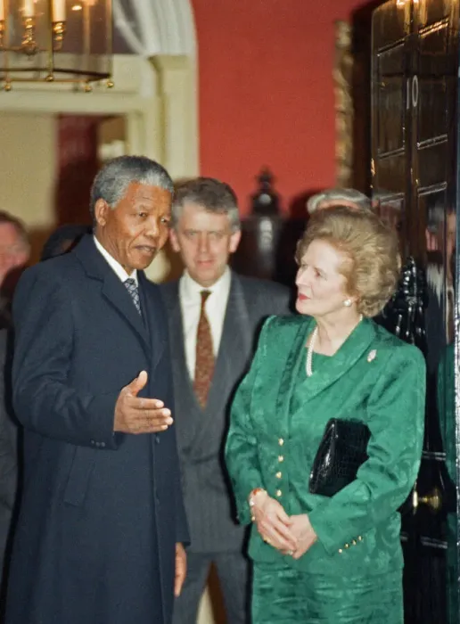 Framed Print : Nelson Mandela meets Margret Thatcher at No. 10 Downing Street. July 4, 1990 Framed Print : Nelson Mandela meets Margret Thatcher at No. 10 Downing Street. July 4, 1990