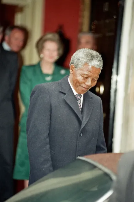 Framed Print : Nelson Mandela meets Margret Thatcher at No. 10 Downing Street. July 4, 1990 Framed Print : Nelson Mandela meets Margret Thatcher at No. 10 Downing Street. July 4, 1990