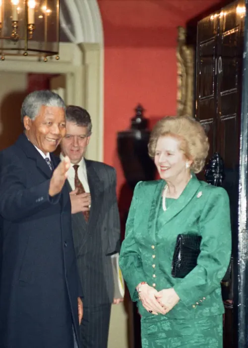 Framed Print : Nelson Mandela meets Margret Thatcher at No. 10 Downing Street. July 4, 1990