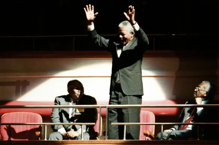 Framed Print : Nelson Mandela speaks at ICC, Birmingham, 10th October 1993 Framed Print : Nelson Mandela speaks at ICC, Birmingham, 10th October 1993