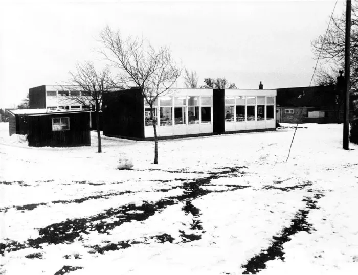 Framed Print : Netherton School pictured in the snow of January 1986. 08 / 01 / 86 Framed Print : Netherton School pictured in the snow of January 1986. 08 / 01 / 86