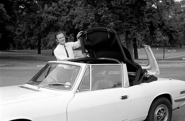 The new 3 litre Triumph Stag convertible'. July 1970 70-6831-005