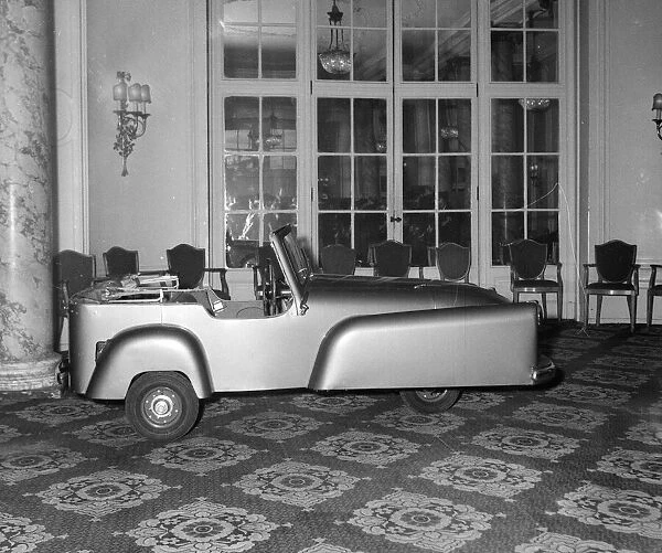 New Bond Minicar Mark C, Convertible with a Villiers Single cylinder 2 stroke engine