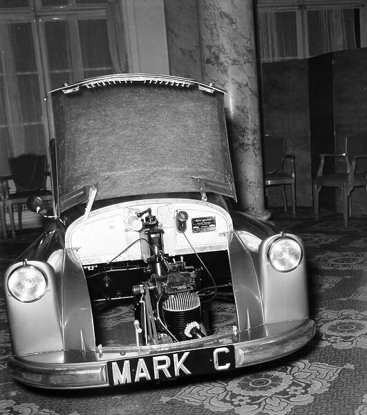 New Bond Minicar Mark C, Convertible with a Villiers Single cylinder 2 stroke engine