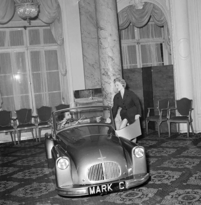 Framed Print : New Bond Minicar Mark C, Convertible with a Villiers Single cylinder 2 stroke engine Framed Print : New Bond Minicar Mark C, Convertible with a Villiers Single cylinder 2 stroke engine