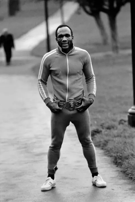 Framed Print : New British Heavyweight Champion Bunny Johnson showing off his belt Framed Print : New British Heavyweight Champion Bunny Johnson showing off his belt