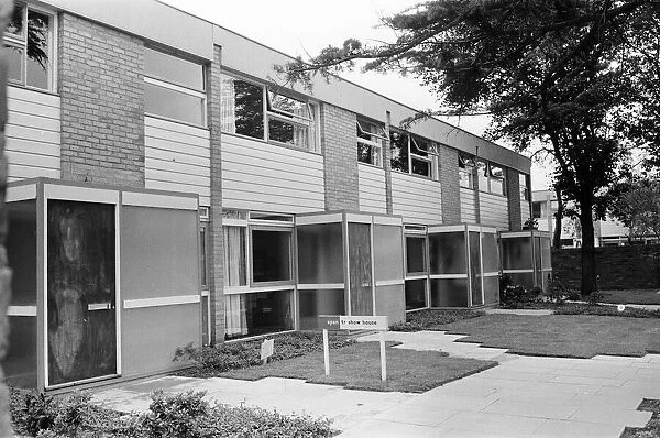 New build housing, prize winning house design. 17th April 1961