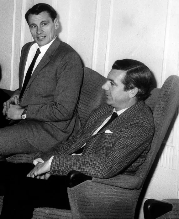 Framed Print : New Fulham manager Bobby Robson (l) speaking with senior player Johnny Haynes at Craven
