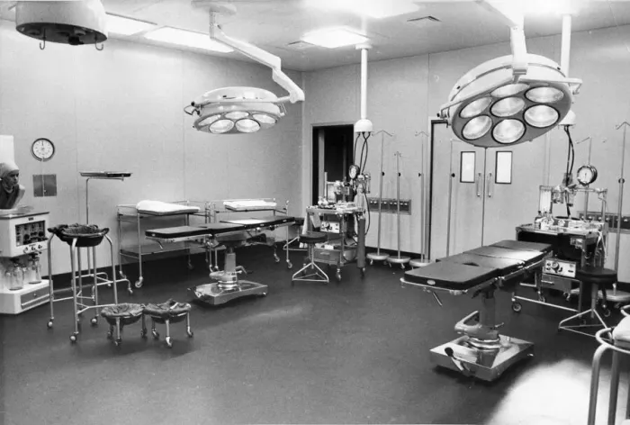 Framed Print : The new £50, 000 kidney transplant operating theatre at the Royal Victoria Infirmary