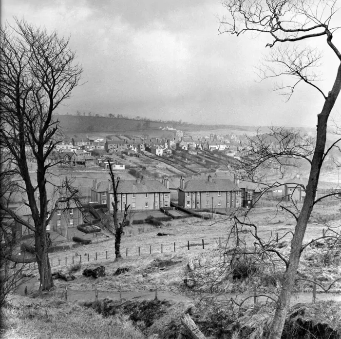 Framed Print : New housing estate being built on the edge of the new Cumbernauld Town. 1963 A798-003 Framed Print : New housing estate being built on the edge of the new Cumbernauld Town. 1963 A798-003