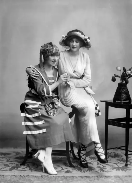 Framed Print : A new portrait. Miss Dorothy Minto and Miss Zoe Gordon, as they appear in