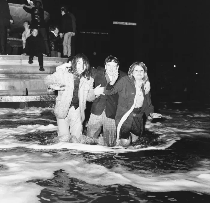 Framed Print : New Years Day 1967. Young people celebrate in the fountains at Trafalgar Square, London Framed Print : New Years Day 1967. Young people celebrate in the fountains at Trafalgar Square, London
