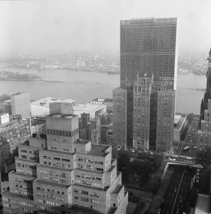 Framed Print : New York Scenes, Thursday 15th October 1964 Framed Print : New York Scenes, Thursday 15th October 1964