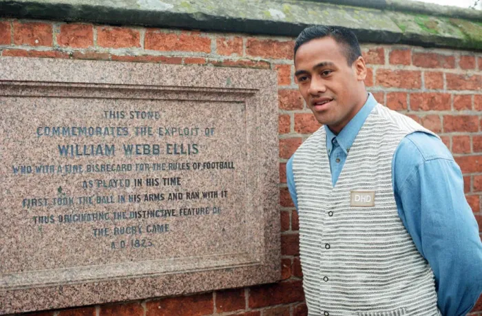 Framed Print : New Zealand rugby player Jonah Lomu visiting Rugby. Pictured at the Webb Ellis plaque