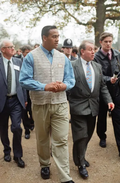 Framed Print : New Zealand rugby player Jonah Lomu visiting Rugby. 24th November 1995 Framed Print : New Zealand rugby player Jonah Lomu visiting Rugby. 24th November 1995