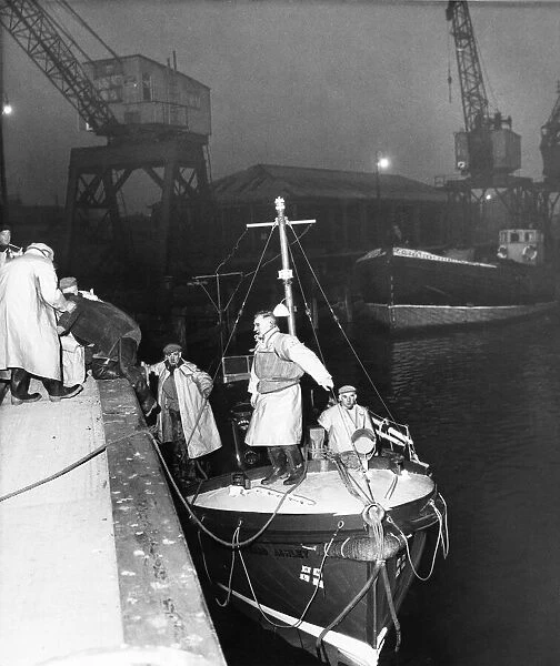 The Newbiggin lifeboat Richard Ashley tows the 40 ton hopper