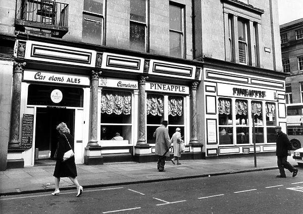 Newcastle public houses (pubs  /  pub) - The Pineapple. 4th September, 1987