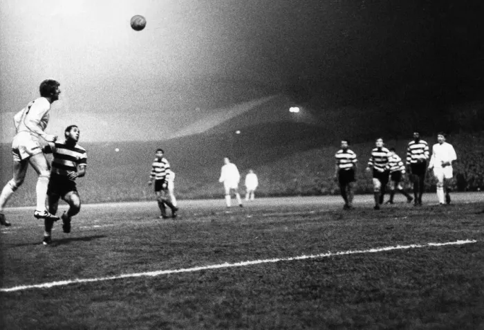 Framed Print : Newcastle United 1-0 Sporting Lisbon, Inter-Cities Fairs Cup Second Round, 2nd Leg