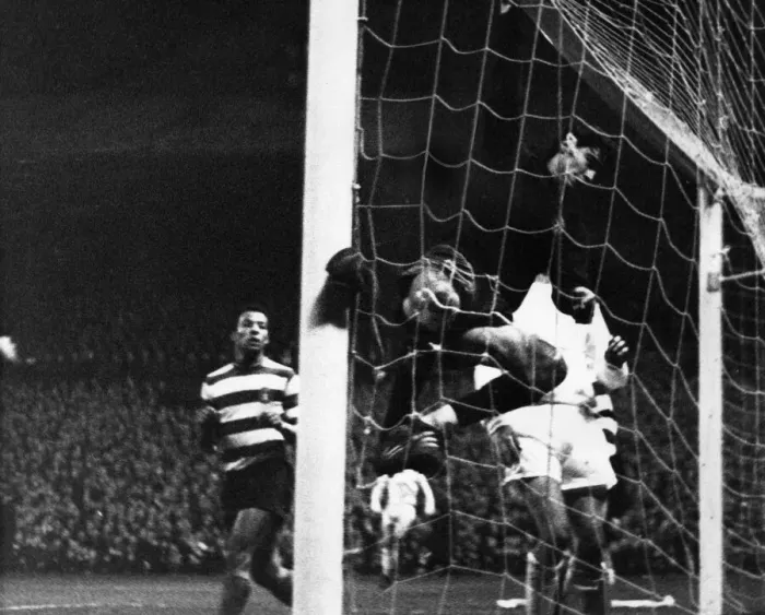 Framed Print : Newcastle United 1-0 Sporting Lisbon, Inter-Cities Fairs Cup Second Round, 2nd Leg Framed Print : Newcastle United 1-0 Sporting Lisbon, Inter-Cities Fairs Cup Second Round, 2nd Leg