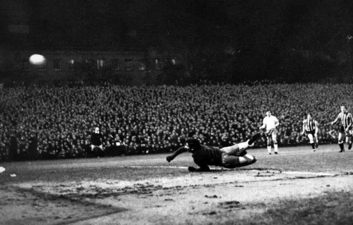 Framed Print : Newcastle United 2- 1 Real Zaragoza, Inter-Cities Fairs Cup 3rd round 2nd leg held at St Framed Print : Newcastle United 2- 1 Real Zaragoza, Inter-Cities Fairs Cup 3rd round 2nd leg held at St