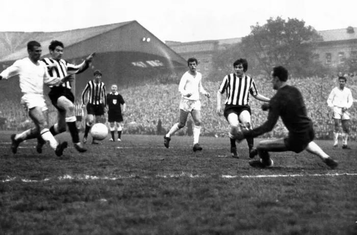 Framed Print : Newcastle United 3 - 0 Ujpesti Dozsa, Inter-Cities Fairs Cup final Framed Print : Newcastle United 3 - 0 Ujpesti Dozsa, Inter-Cities Fairs Cup final
