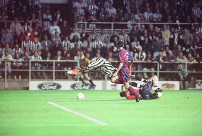 Framed Print : Newcastle United 3-2 Barcelona, UEFA Champions League Group C match at St James Park Framed Print : Newcastle United 3-2 Barcelona, UEFA Champions League Group C match at St James Park