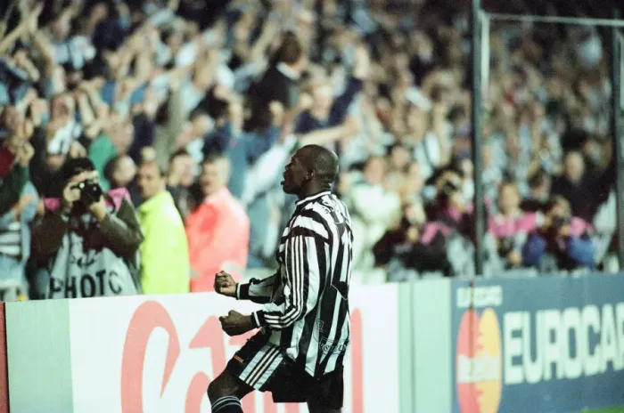 Framed Print : Newcastle United 3-2 Barcelona, UEFA Champions League Group C match at St James Park Framed Print : Newcastle United 3-2 Barcelona, UEFA Champions League Group C match at St James Park