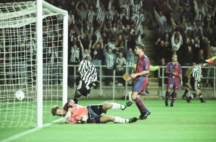 Framed Print : Newcastle United 3-2 Barcelona, UEFA Champions League Group C match at St James Park Framed Print : Newcastle United 3-2 Barcelona, UEFA Champions League Group C match at St James Park