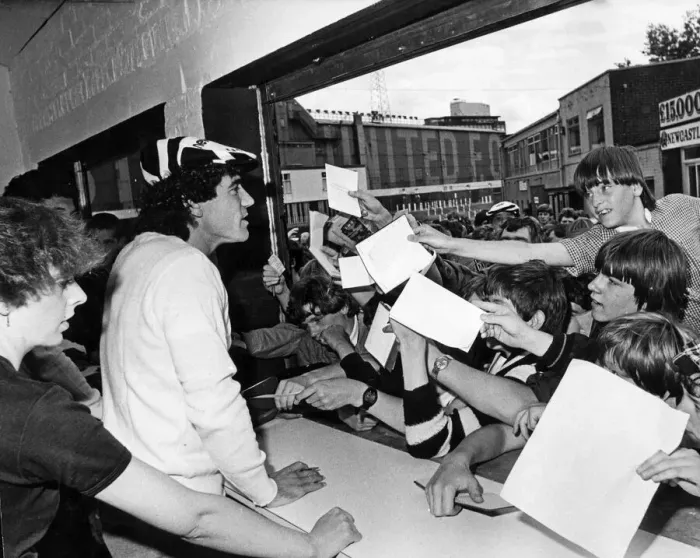 Framed Print : Newcastle United footballer Kevin Keegan is greeted by jubilant Newcastle fans as he
