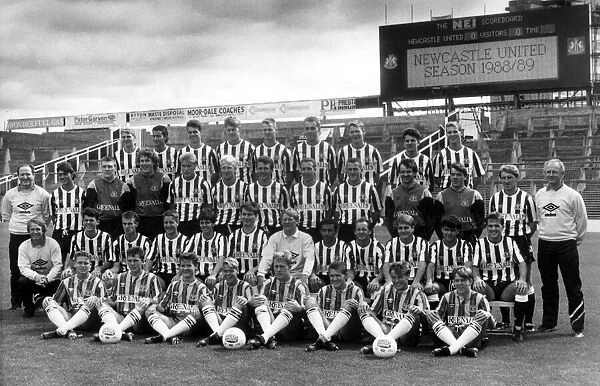 Newcastle United team 1988 -89. Back row L-R Gourlay, Gill, Carter, Lormor