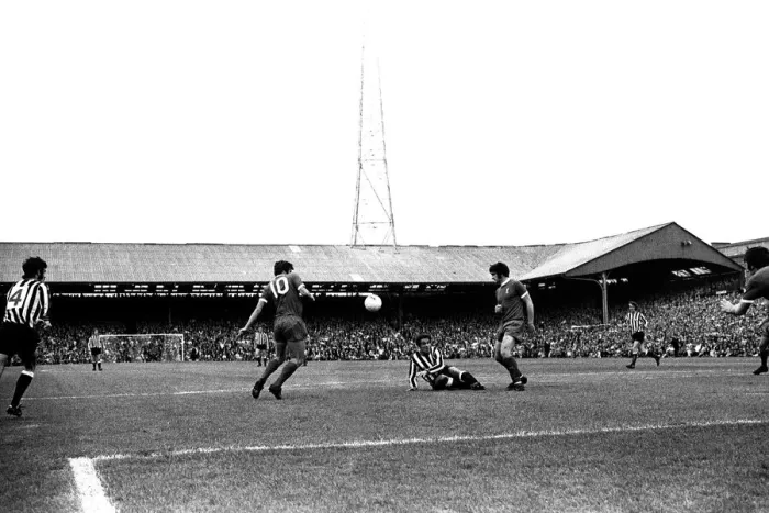 Framed Print : Newcastle United v Liverpool at St Jamess Park, 21 / 08 / 1971. Bob Moncur Framed Print : Newcastle United v Liverpool at St Jamess Park, 21 / 08 / 1971. Bob Moncur