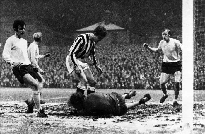 Framed Print : Newcastle United v Southampton, Inter Cities Fairs Cup, 3rd round 1st leg Framed Print : Newcastle United v Southampton, Inter Cities Fairs Cup, 3rd round 1st leg