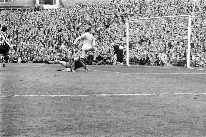 Framed Print : Newcastle Utd v Manchester City 11th May 1968 League Division One Match at St