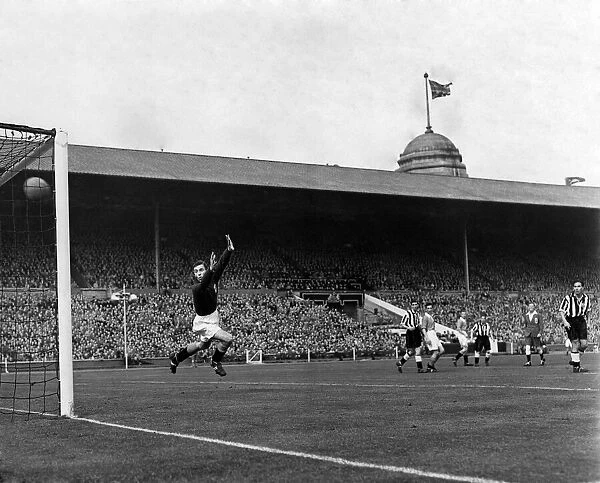 Newcastle v Blackpool... F.A. Cup final 1951. Five minutes later