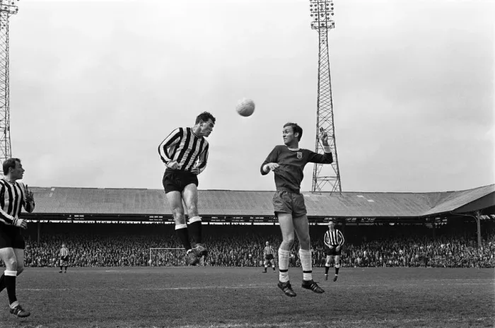 Framed Print : Newcastle v Fulham. Newcastle centre half John McGrath (left