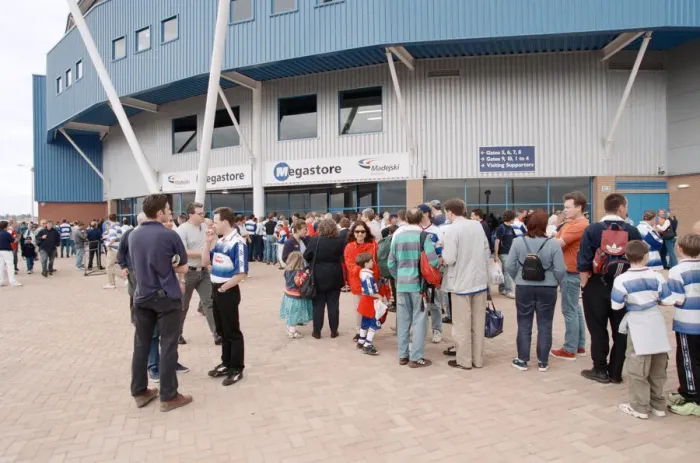 Framed Print : The newly constructed Madejski Stadium is officially opened ahead of the League Division Framed Print : The newly constructed Madejski Stadium is officially opened ahead of the League Division