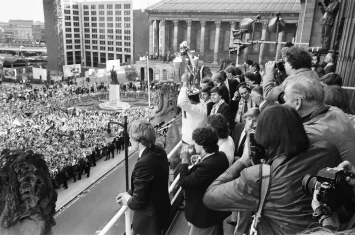 Framed Print : Newly crowned European champions Aston Villa, parade the European Champions Cup trophy to