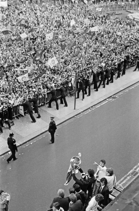 Framed Print : Newly crowned European champions Aston Villa, parade the European Champions Cup trophy to