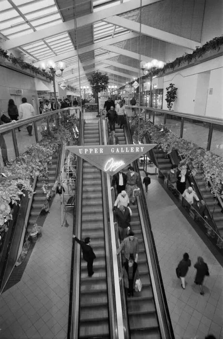 Framed Print : The newly opened Merry Hill Shopping Centre in Brierley Hill. 29th January 1990 Framed Print : The newly opened Merry Hill Shopping Centre in Brierley Hill. 29th January 1990