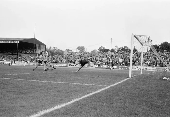 Framed Print : Newport 0-2 Reading, Division Three league match at Rodney Parade