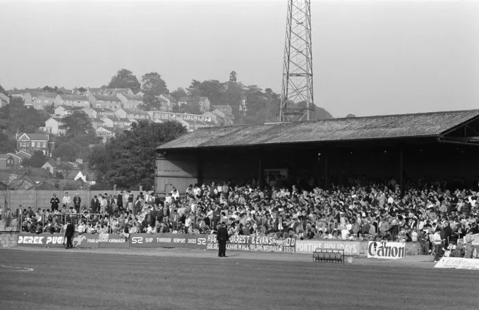 Framed Print : Newport 0-2 Reading, Division Three league match at Rodney Parade