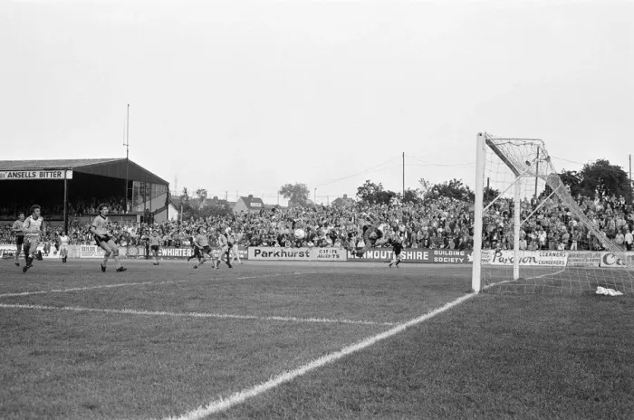 Framed Print : Newport 0-2 Reading, Division Three league match at Rodney Parade Framed Print : Newport 0-2 Reading, Division Three league match at Rodney Parade